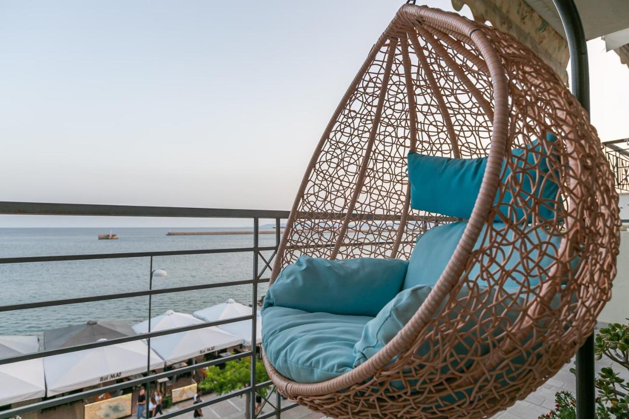 Seafront Kalamata Haven - Blue Luxury Suite Екстер'єр фото